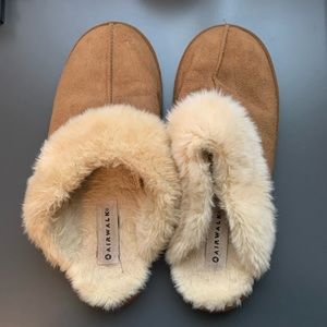 Airwalk Slip-On Fuzzy Slippers